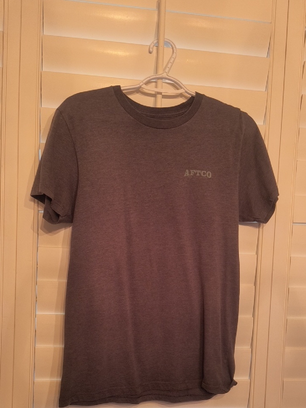 AFTCO Men's Short Sleeve Crewneck Tee — Charcoal Gray